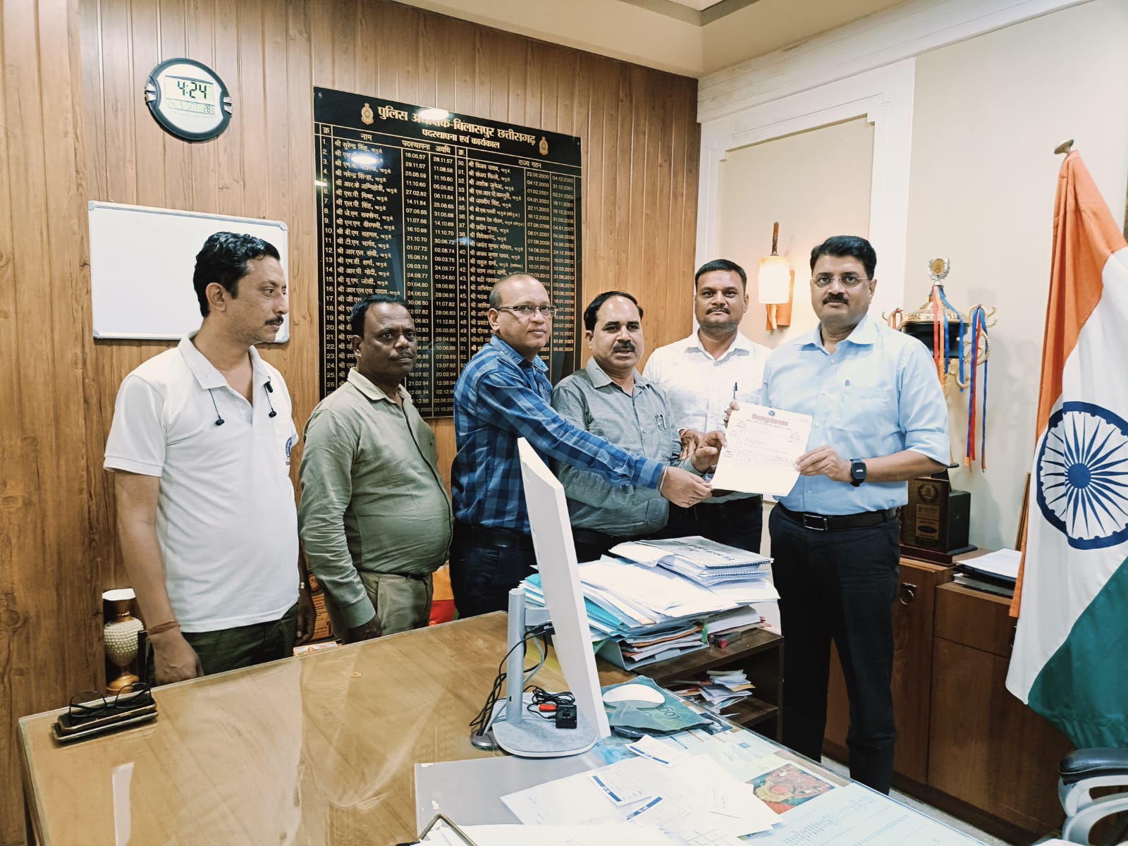 पत्रकार और परिवार पर हमला करने वालों के खिलाफ की जाएगी गुंडा एक्ट की कार्रवाई, बिलासपुर प्रेस क्लब ने पुलिस अधीक्षक से मिलकर रखी कड़ी कार्रवाई की मांग, संबंधित थानों में पत्रकारों का रहेगा बायोडाटा