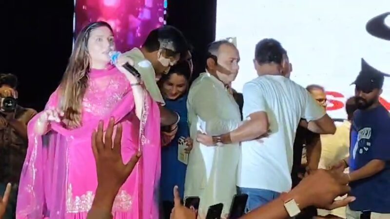 सपना चौधरी को कार्यक्रम से जान बचाकर भागना पड़ा,अव्यवस्था और बदतमीजी की भेंट चढ़ा आयोजन