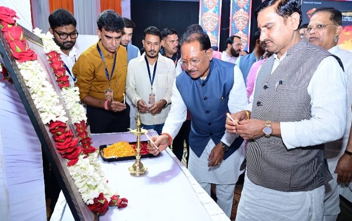 मुख्यमंत्री  विष्णु देव साय की मौजूदगी में राजा रघुराज सिंह स्टेडियम में दिखा जबरदस्त क्रिकेट उत्साह