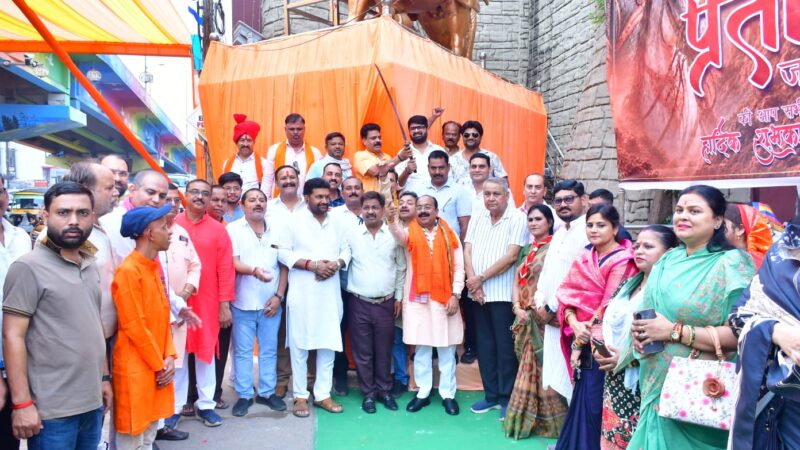 महाराणा प्रताप जयंती के अवसर पर सर्व राजपूत क्षत्रिय समाज ने माल्यार्पण एवं श्रद्धांजलि अर्पित कर शरबत वितरण किया